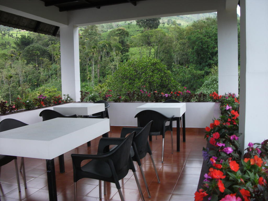 Gruenberg Tea Plantation Haus Bed & Breakfast Munnar Bagian luar foto
