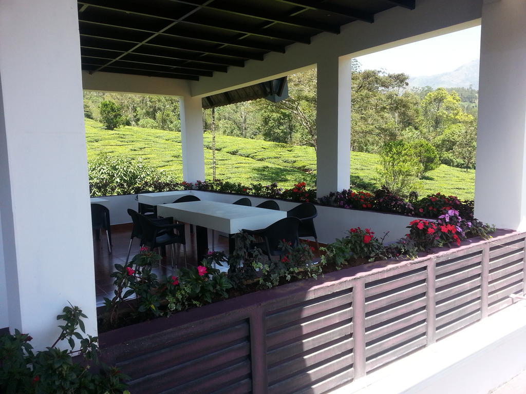 Gruenberg Tea Plantation Haus Bed & Breakfast Munnar Bagian luar foto