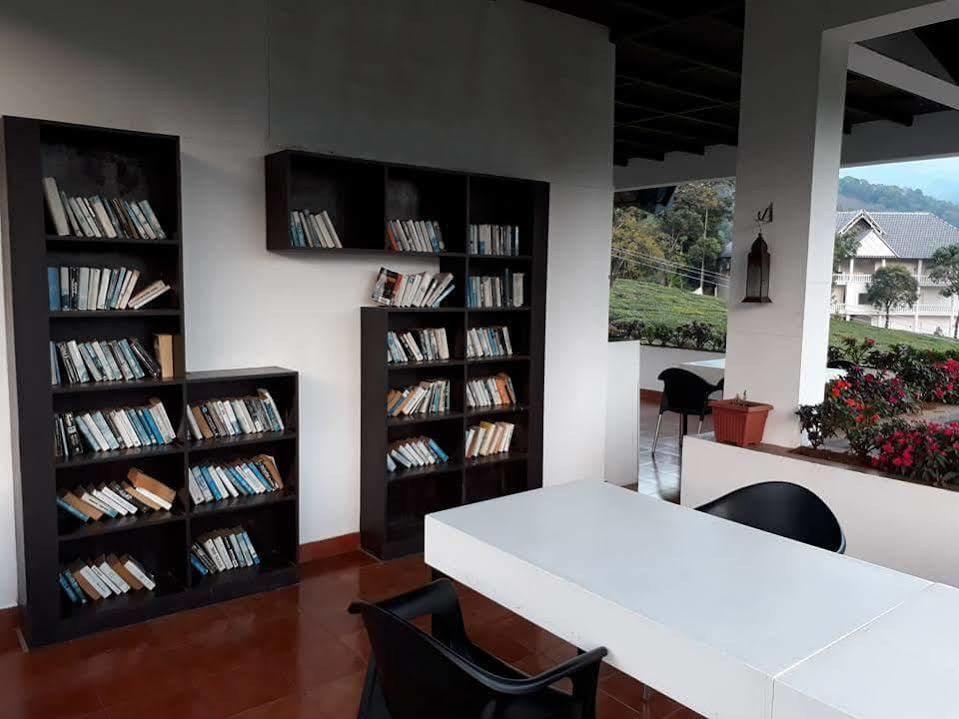 Gruenberg Tea Plantation Haus Bed & Breakfast Munnar Bagian luar foto